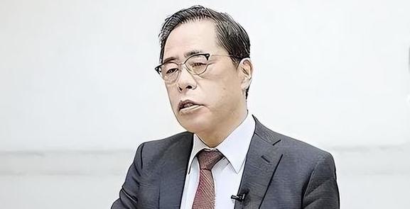 日本专家说了句大实话：现在的重点根本不是中国怎么“压制”日本，而是日本自己还能不