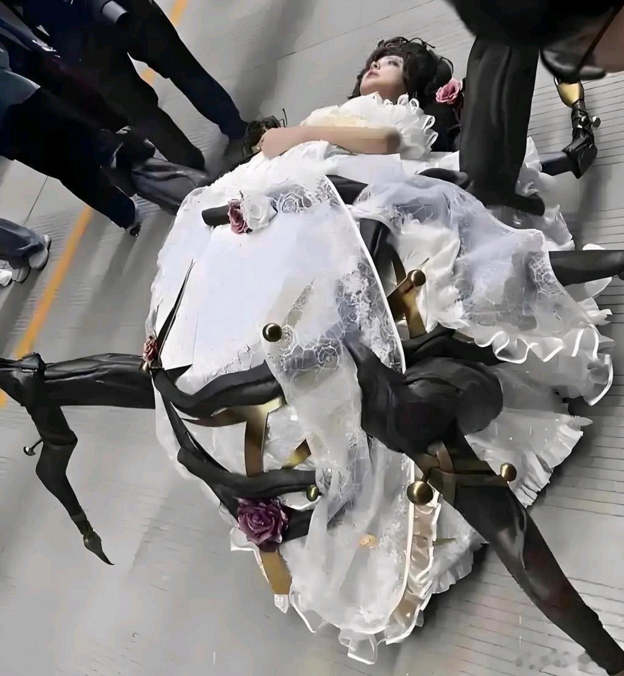 女儿去漫展扮成蜘蛛，我还要支持她继续玩cosplay吗