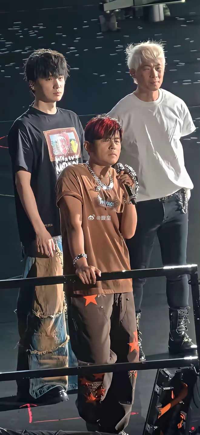 没想到有一天能在周杰伦脸上看到这个表情🤨🤨🤨​​​