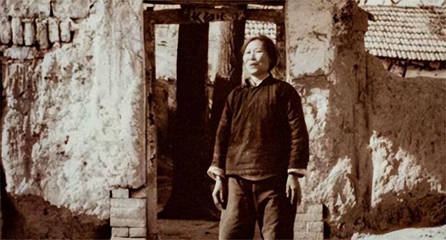 母亲送儿上战场,却得知儿牺牲,17年后警卫登门:您儿子是徐司令
