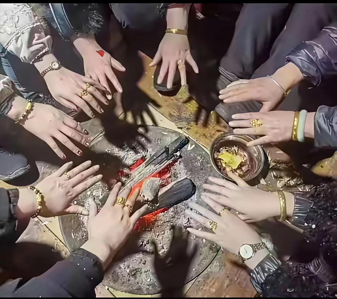 本来想上去暖和暖和了，看了这阵势……果断放弃了，不是不冷，实在是拿不出手啊