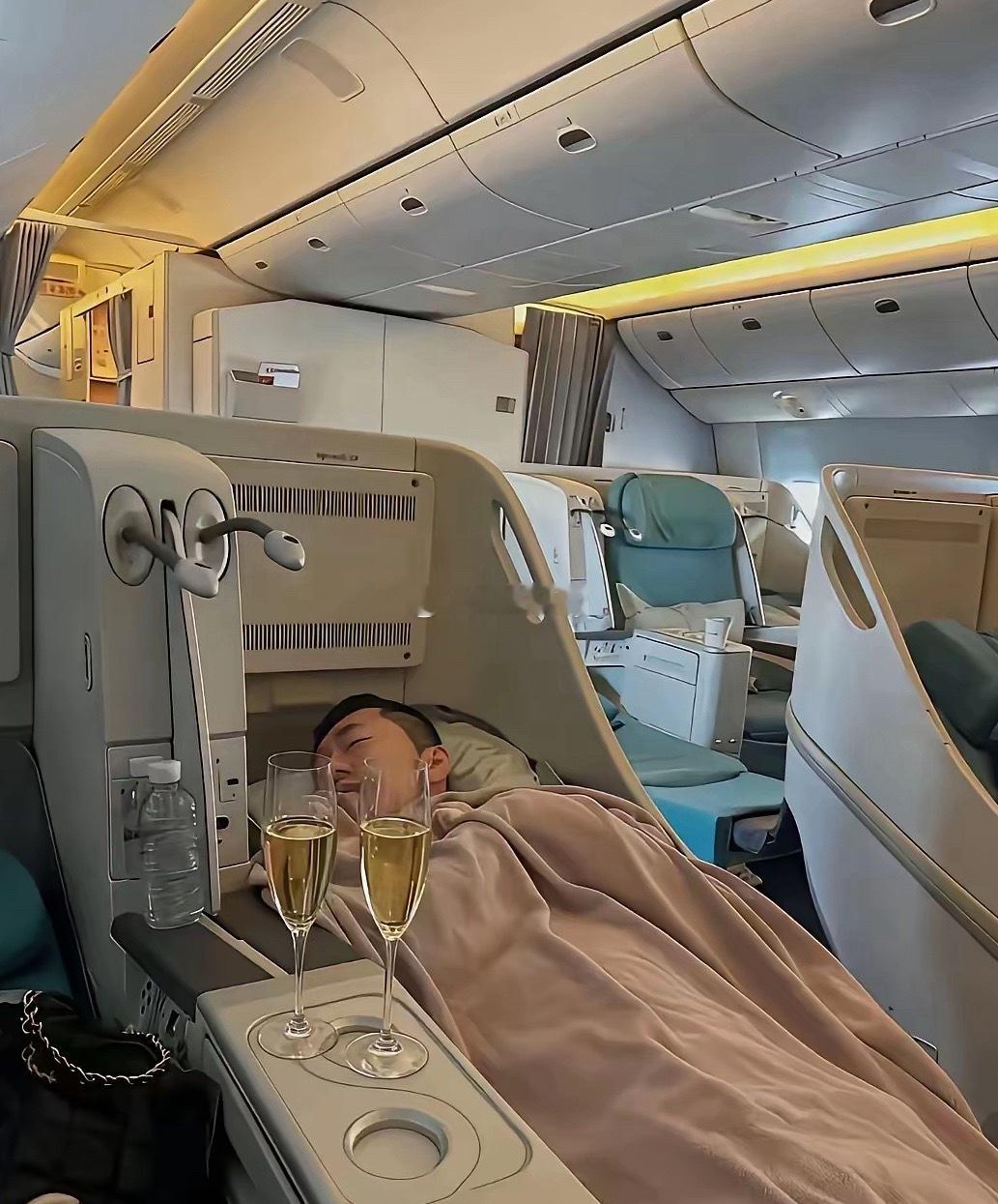 原来有钱人坐地铁是这样