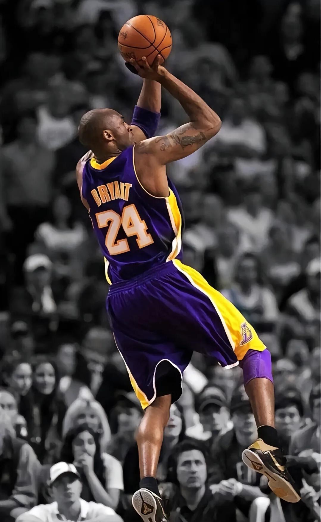 今天应该所有的球迷都想起了这个人，在疫情里的那个早晨，一声“卧槽！”老公从被