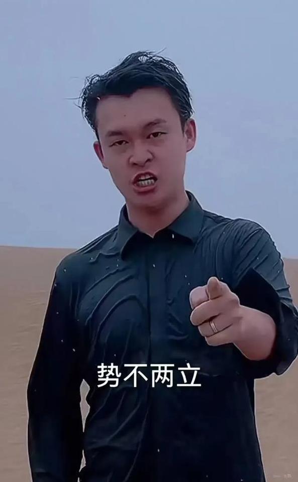 老葛合伙人小沈龙嘲讽刘二狗给辛巴当小弟，太丢人，你刚玩互联网可以当小弟，因为那时