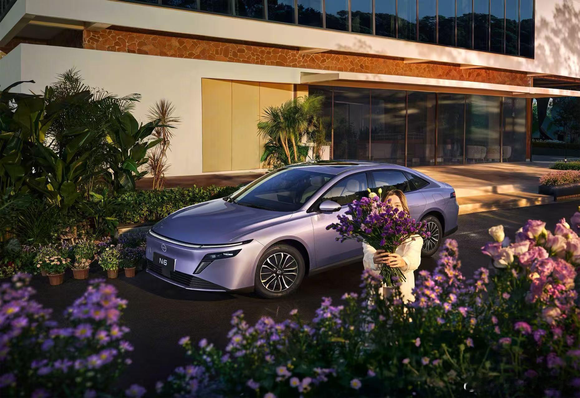 刷到东风日产给500家媒体送“车载大沙发”当伴手礼，这操作也太会玩了（虽然没有我