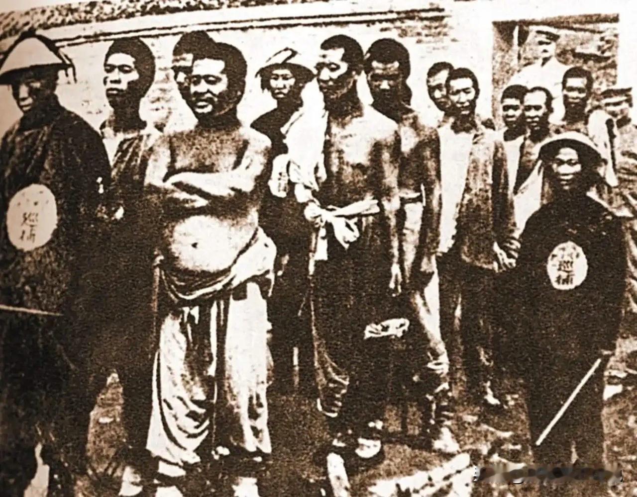 看了北美懦夫才知道义和团当年的勇敢！那时候拿着菜刀、梭镖等冷兵器就敢和洋枪洋炮硬