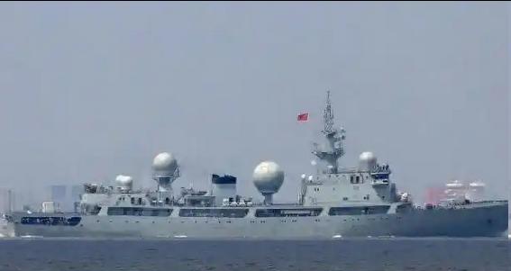 中国815电子侦察船，为何各国不能攻击它？应该说，不敢攻击它！就在南海，美国