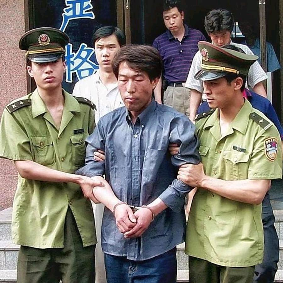 1999年8月，北京刑场的毒针刺入刘连昆血管时，这个曾佩戴两岸少将衔的叛徒，终于