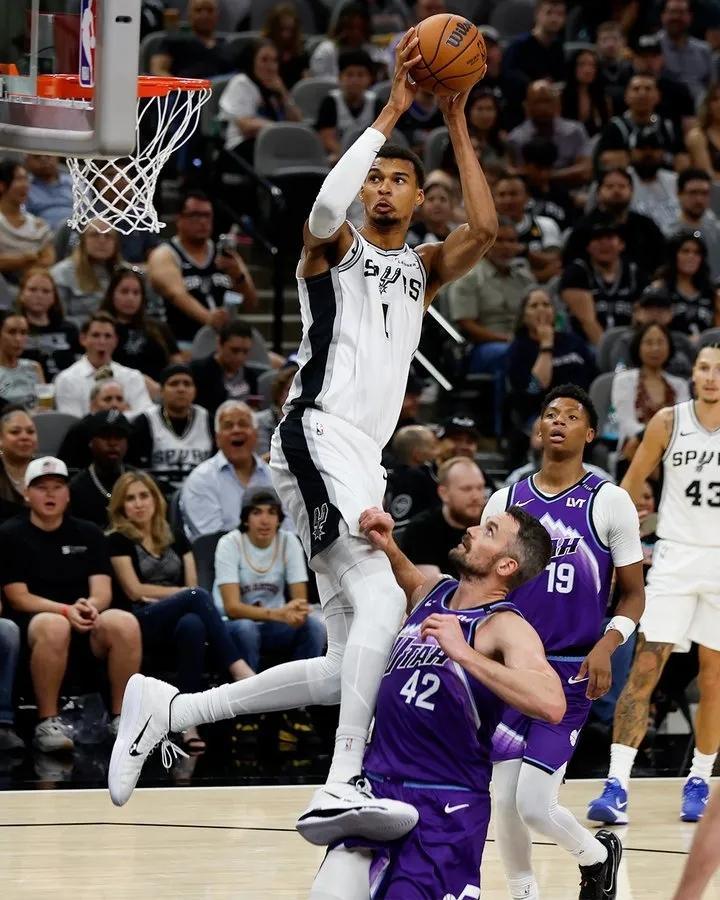 文班亚马这图太夸张了！乐福：强调一下，我身高是2米08，不是1米6！文班