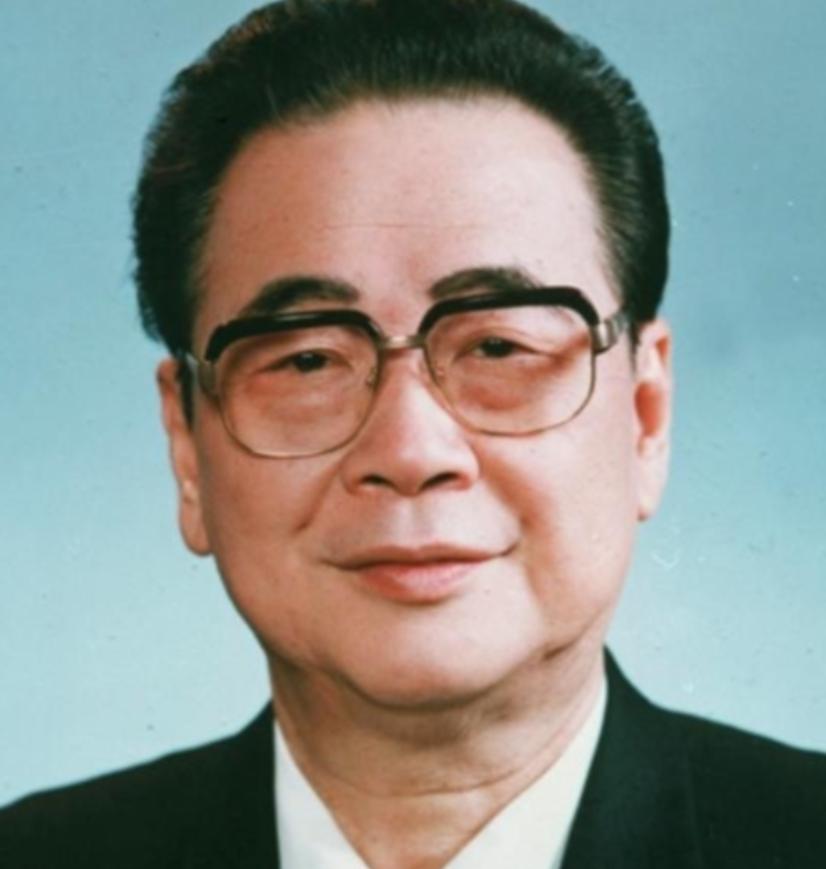 1992年7月，邓颖超因病离世，谁知，邓颖超留下的最后一句话竟是“李鹏”二字，这