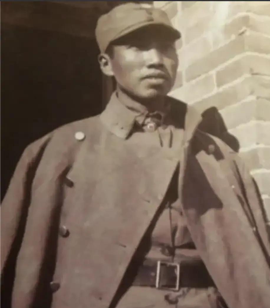 1944年1月22日傍晚，山西夏县八路军驻地外，一声枪响打破宁静，太岳军区第三军