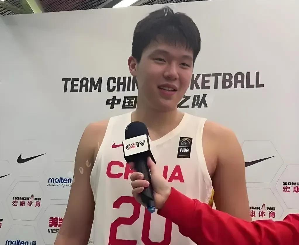 定了！杨瀚森打完夏季联赛就回国代表国家男篮出战亚洲杯！由于周琦的腰伤复发，中国