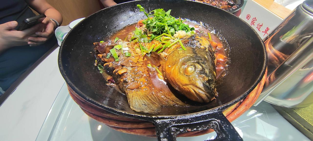 昨天妻子和三个闺蜜吃饭，我对妻子说：你们总出去吃饭，哪次都不带我，之前我都请你们