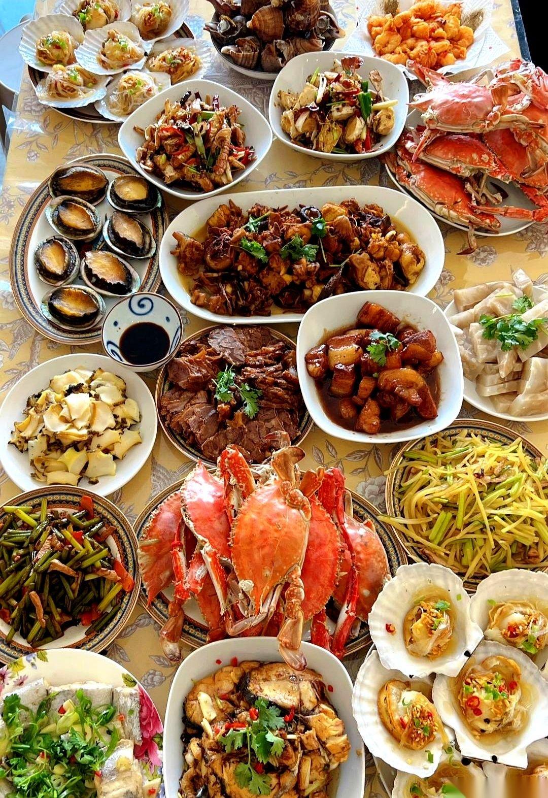 我爸93岁生日，我们几个孩子揣着红包就去了。结果饭吃完，蛋糕吹完，老爷子慢悠悠