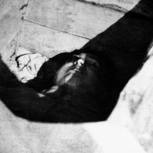 1947年，孟良崮战役后，七十四师长张灵甫入殓时，一张罕见的镜头，虽然这一张照片