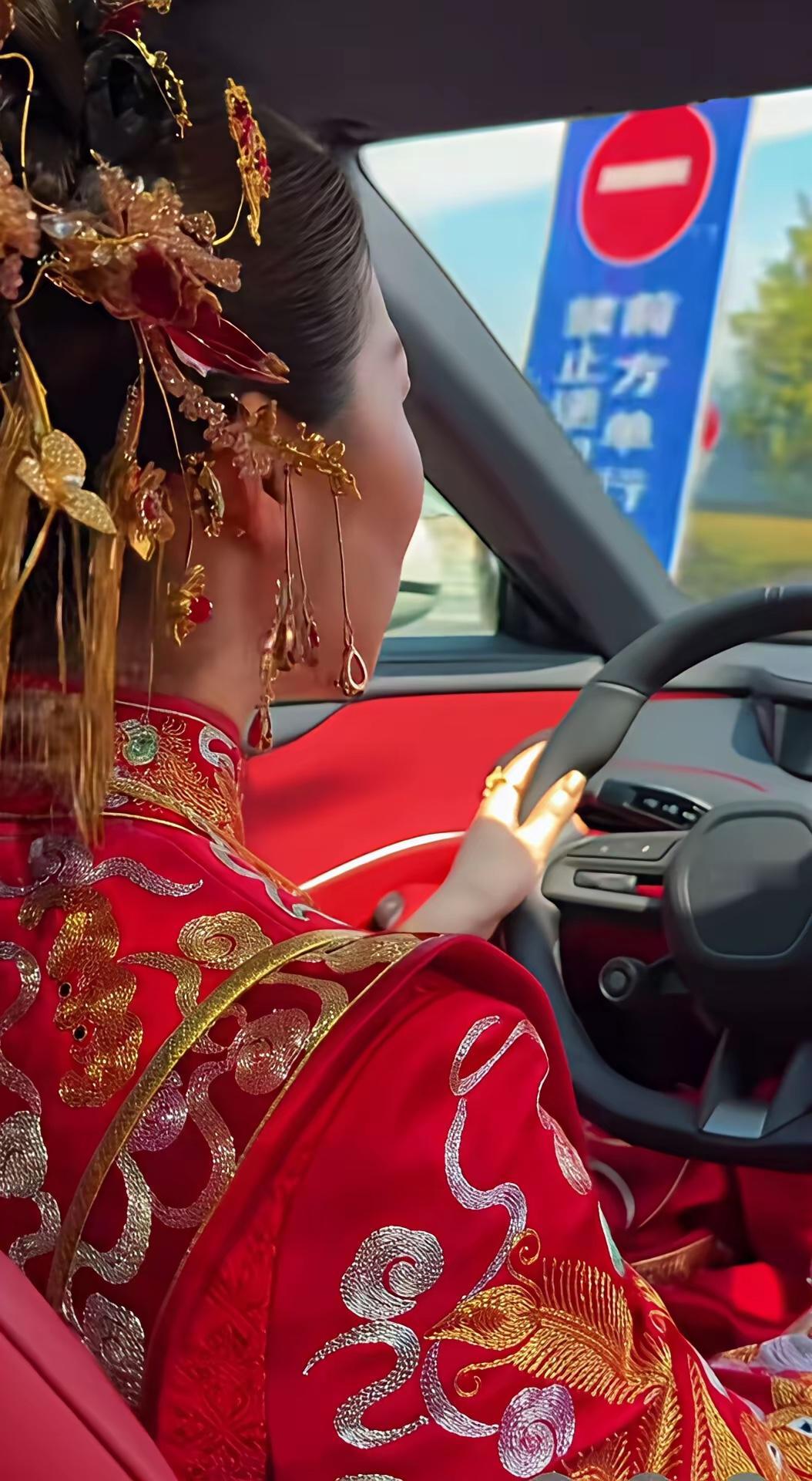 因彩礼没谈拢，家里不同意，新娘婚礼当天竟独自开车去婆家结婚！​作为孩子的姑姑，