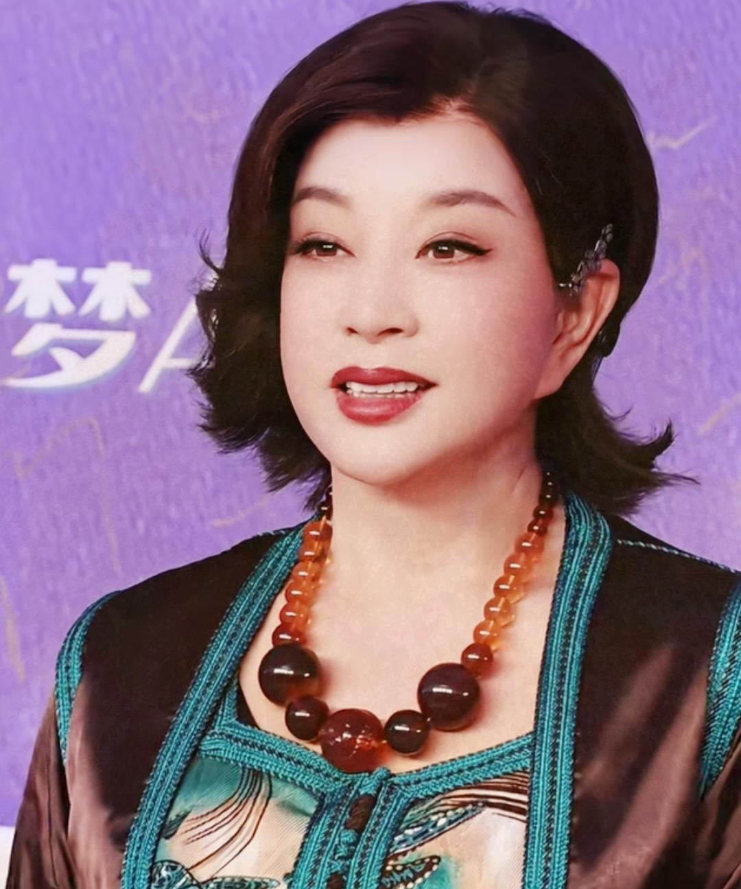 刘晓庆这回直接把话挑明了，对那个人就是一步都不退。不是她脾气大，是她早就把对方骨