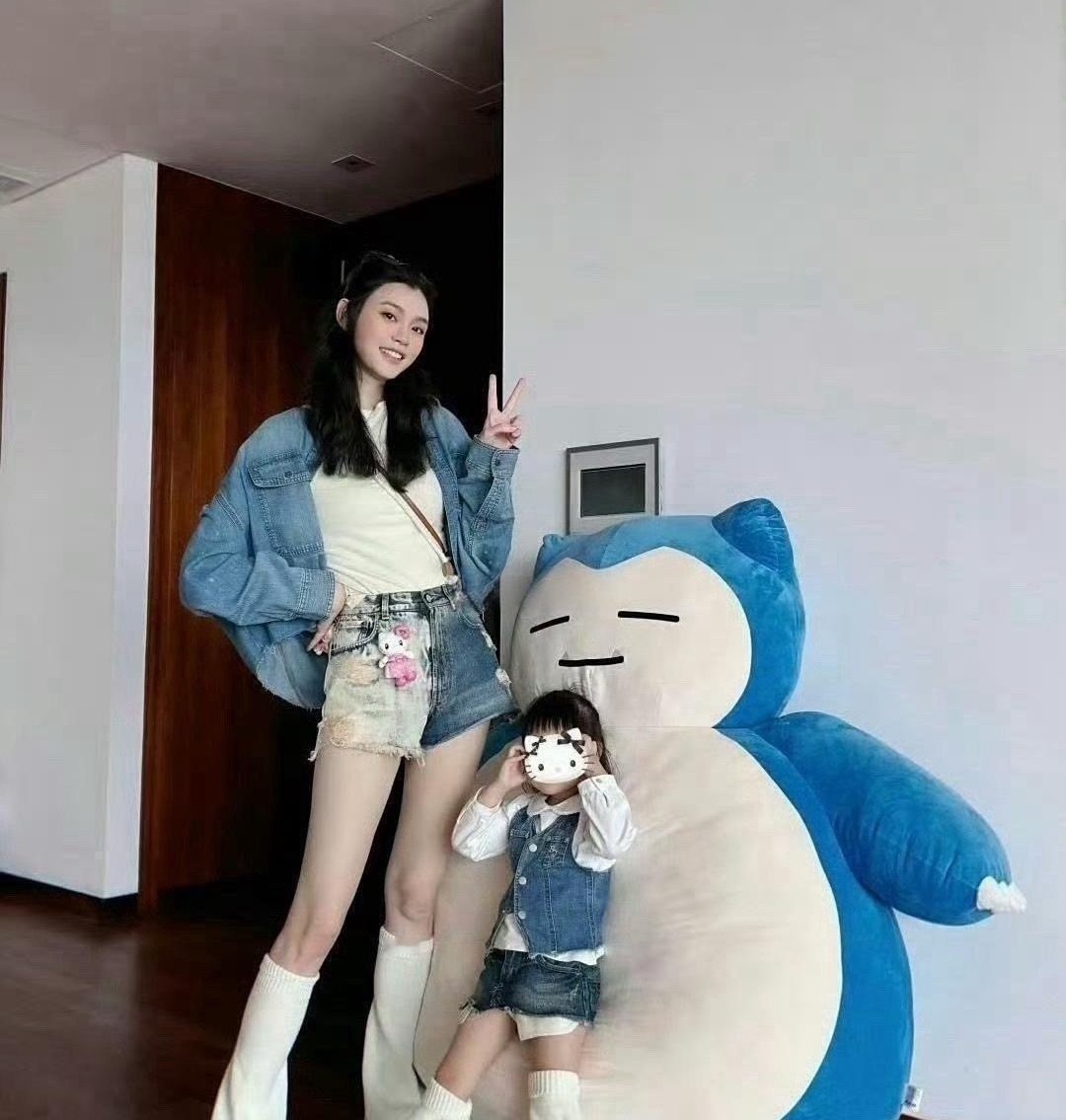 奚梦瑶女儿遗传了她的大长腿诶​​​