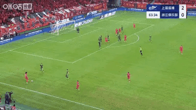 看过球场上思考人生的，但是你能同时看到3个球员一起思考人生的吗？无心恋战的浙江刘