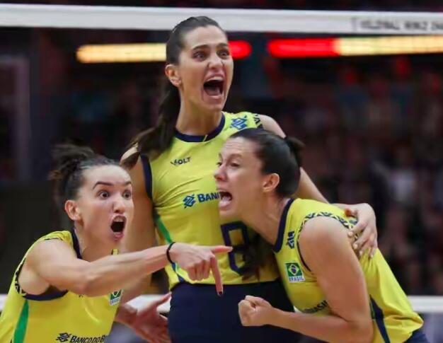 巴西女排3：2力克日本女排斩获世锦赛铜牌排，加比独砍35分（63中33，1拦1发