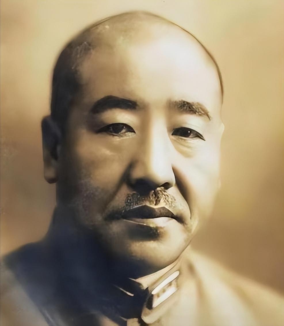 太残忍了！2010年河南林州，拆迁队一锹下去，竟挖出36具八路军白骨，一把喂