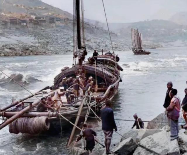 建国前的三峡原来是这样的，充满了人间烟火味。这是1946年美国摄影师凯塞尔在三峡