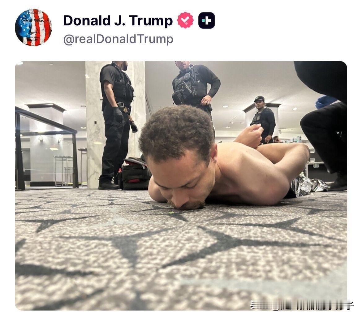 就是这小子搞砸了今天的白宫记者晚宴！根据川普发出来的视频显示，这小子在白宫高度