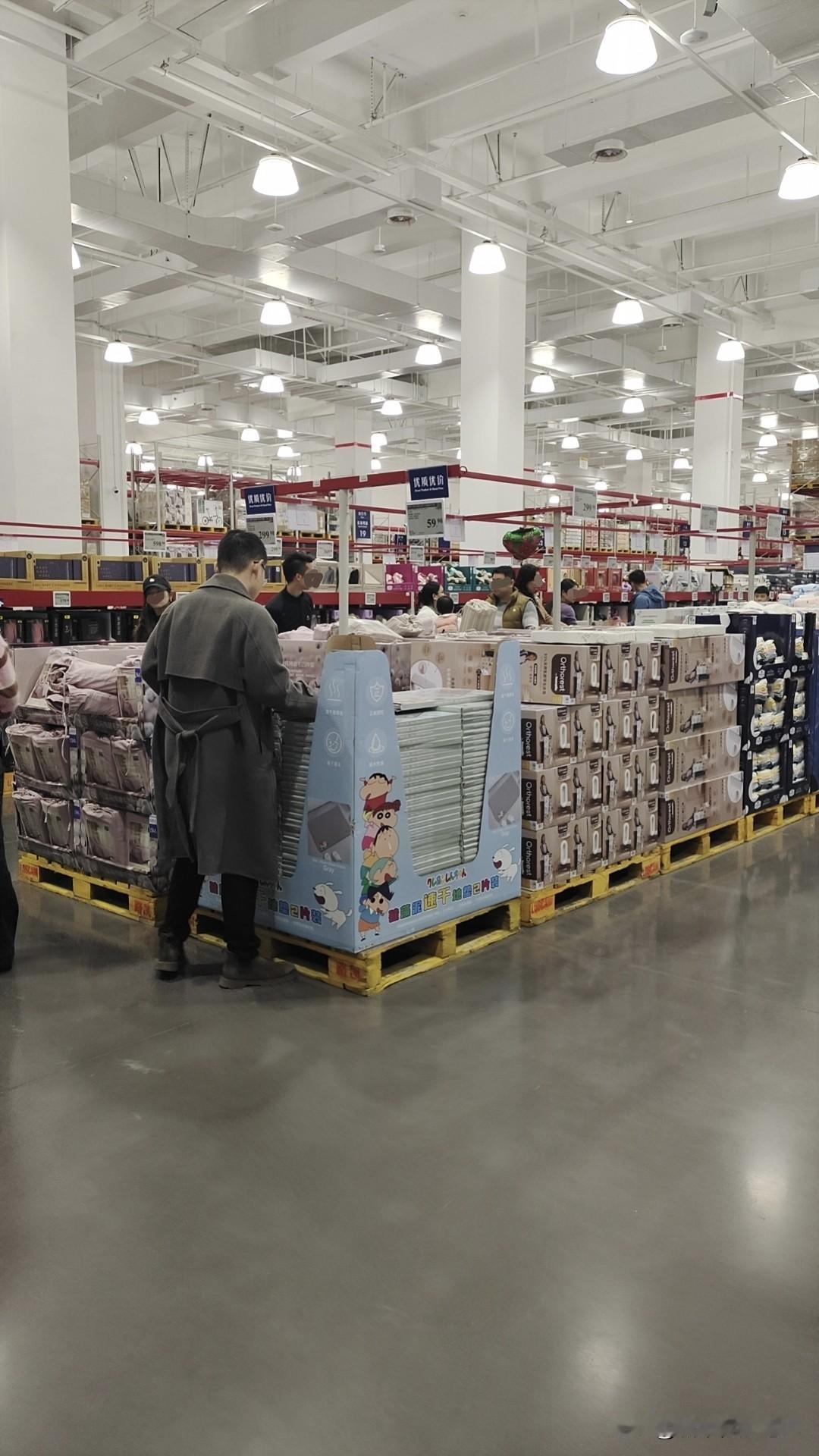 都是仓储式超市，为什么像中百，武商这样的国有性质，顾客稀少？类似永旺，山姆这种顾