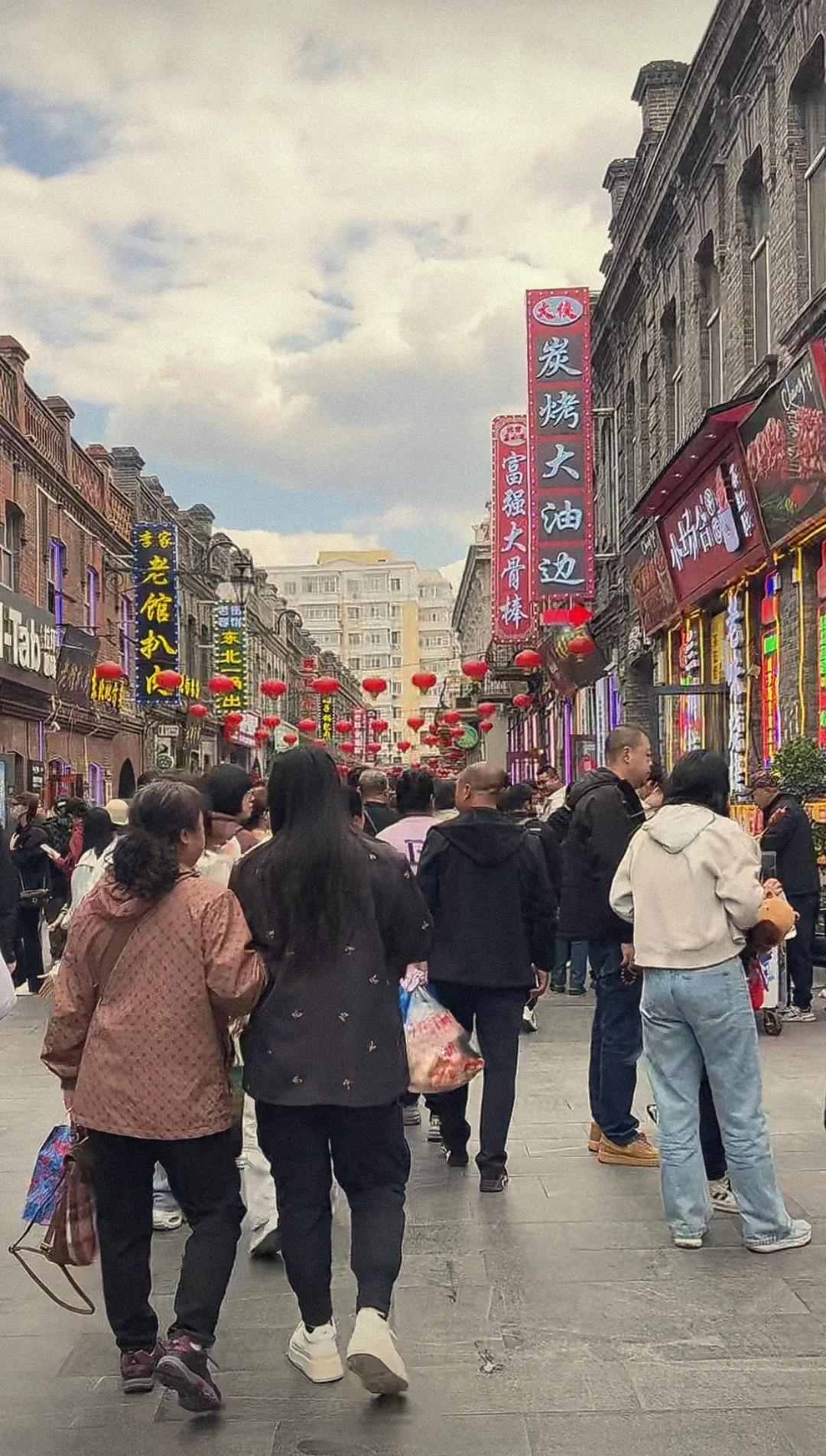 还是要恭喜哈尔滨，终于拥有比中央大街还火爆的旅游景点。细心的朋友会发现2025年