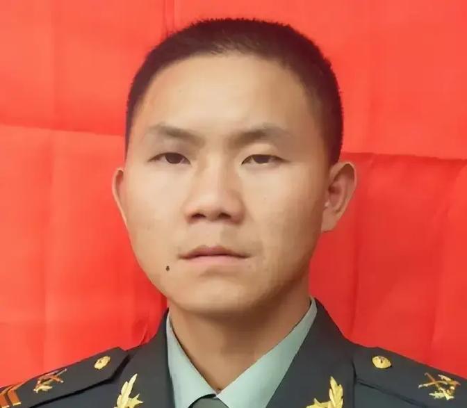 2007年春天，南京军区某部队接受上级检查，队列整齐，政委白吕巡视时，突然注意到