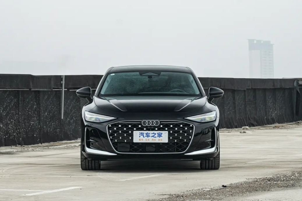 新一代的街六子要来了！一汽奥迪全新奥迪A6L正式到店，即将正式上市了，更加年轻运