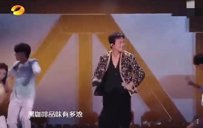 芒果台确实很厉害！邓超这首「超级英雄」在蓝台跨年晚会唱过很多次，却没有一次有