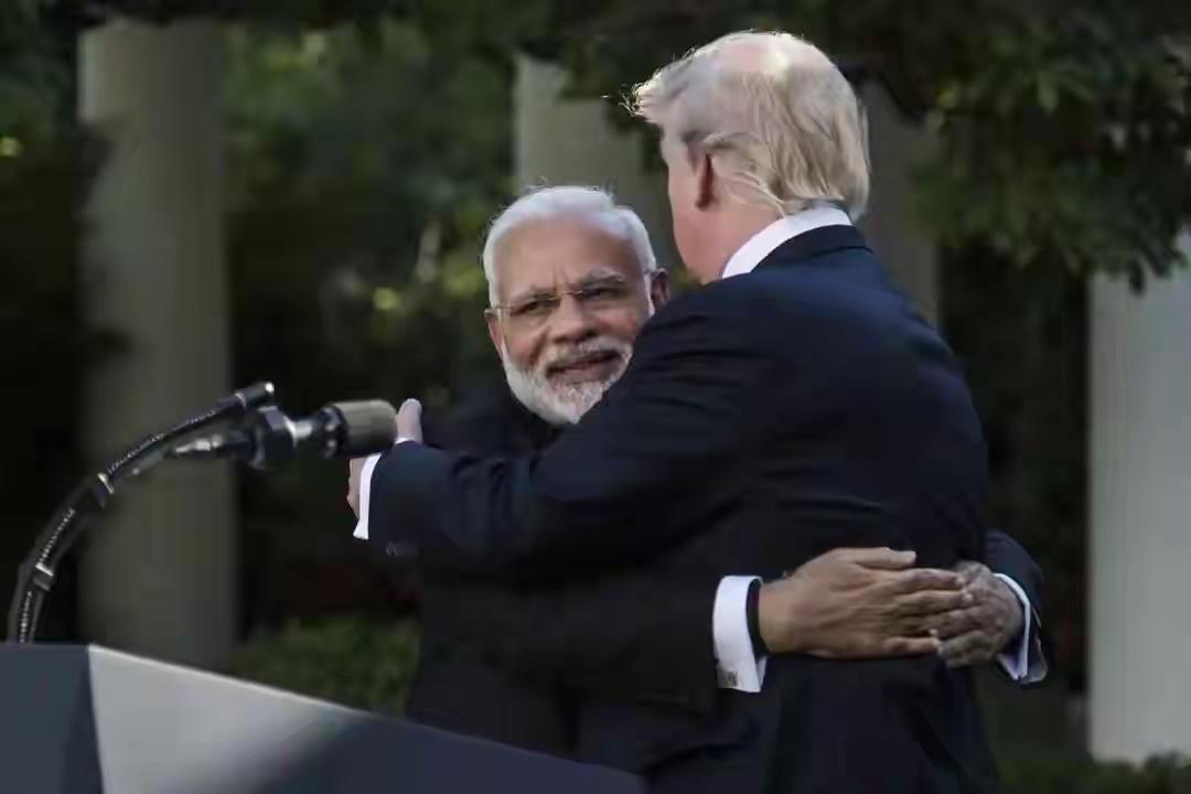 1500亿打水漂！印度人愤怒提议，求莫迪别再学东大路线，早日投美1500亿