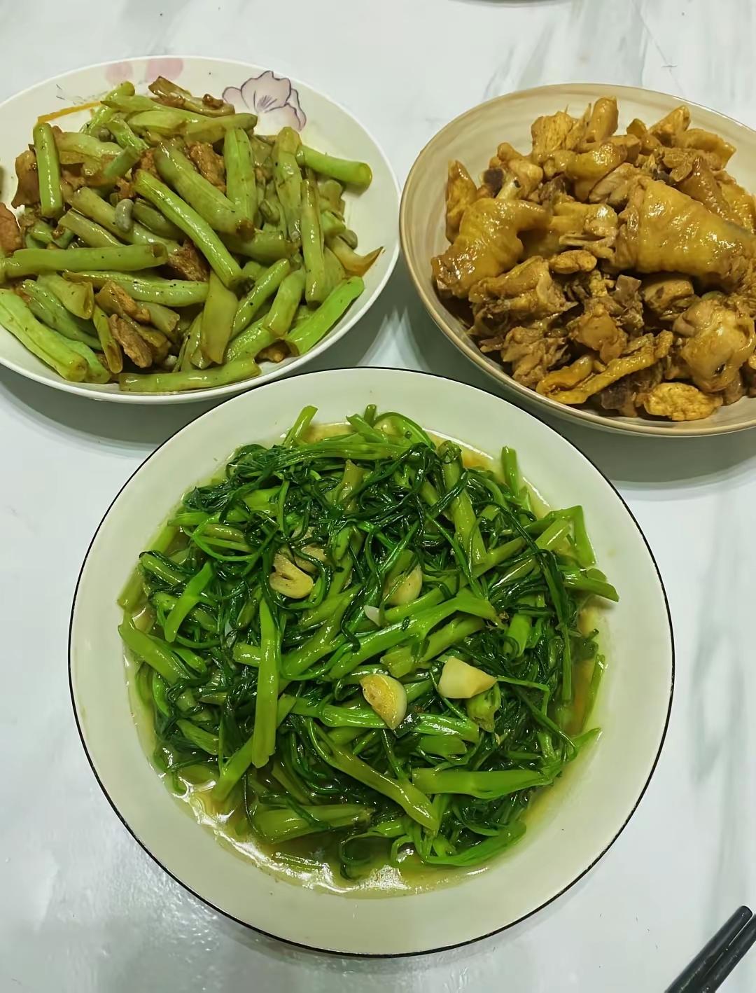 40岁的我不好找工作，我也不打算找工作了，我没学历没技能，这个年纪出去工作