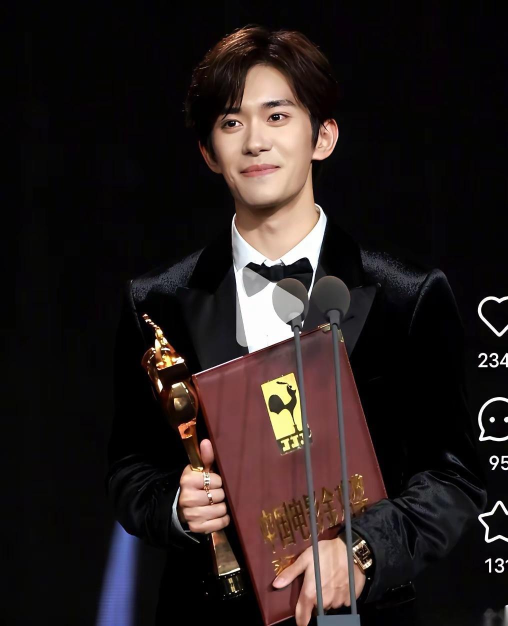 黄渤那句话，真是把人性说绝了。你没红的时候，坏人最多；你红了，身边就全是好人。今