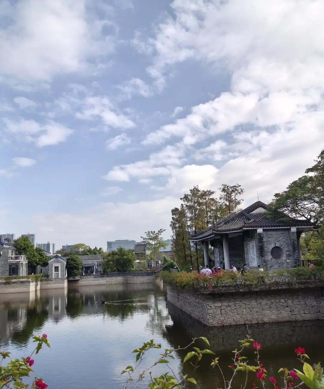 婆婆发帖说受不了儿媳月入三千却天天收快递，光一套护肤品就两千多，还使唤老公做饭，