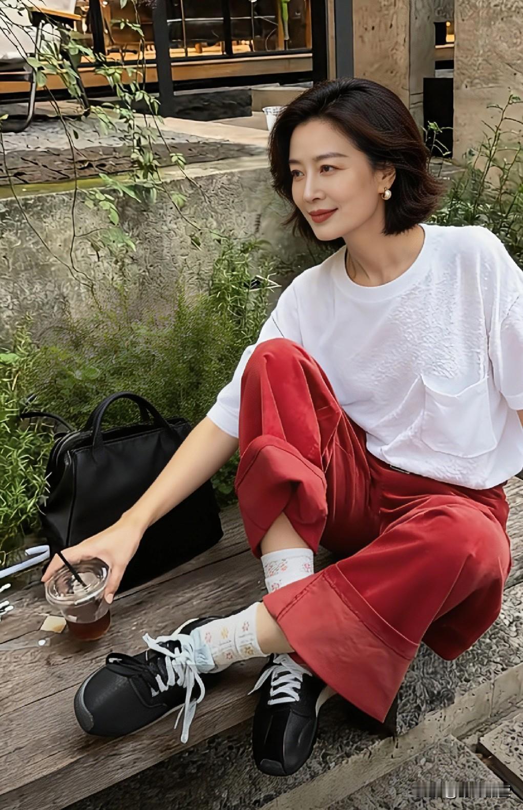 退休姐妹出游穿搭～6组零出错配色，随手拍都是朋友圈大片前几天分享了按目的地