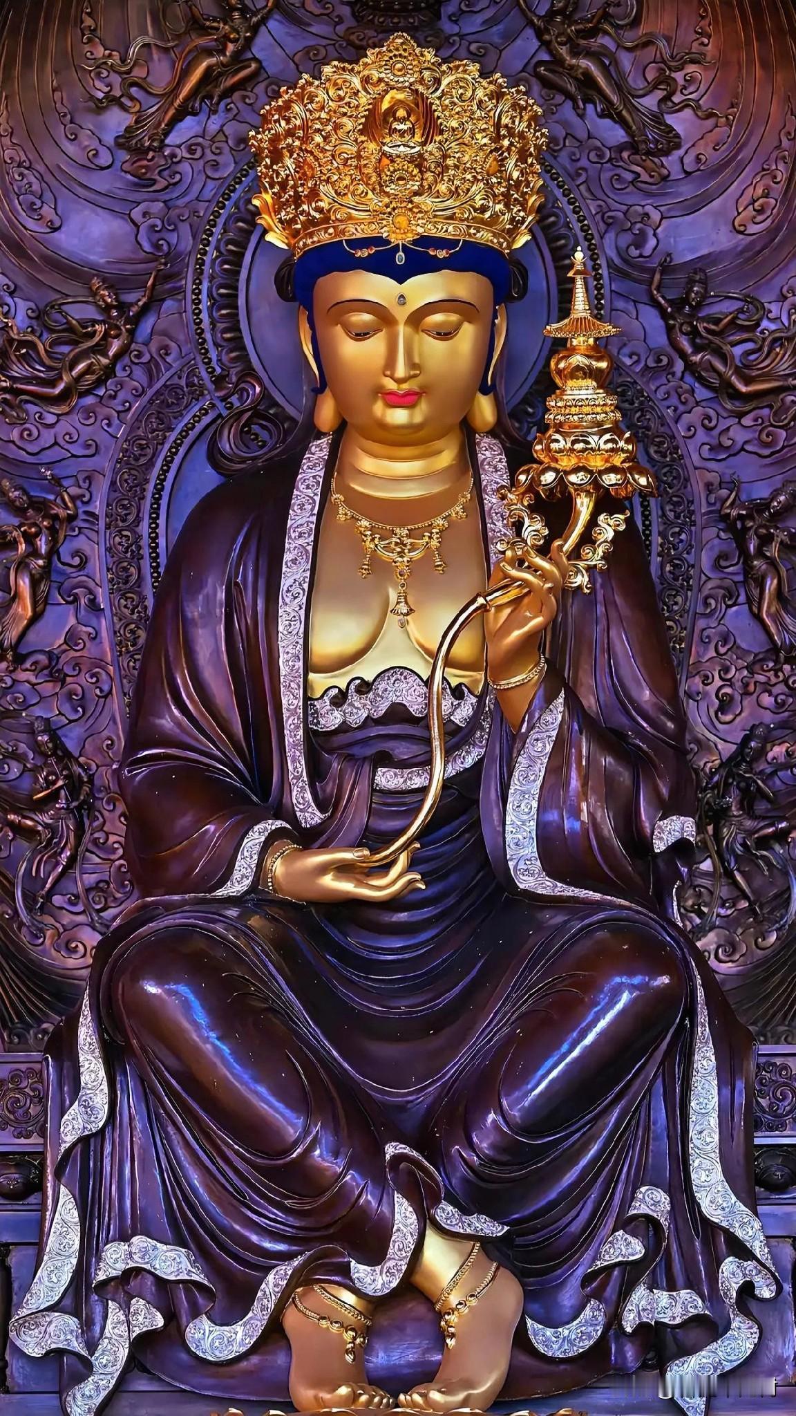 见天冠弥勒，愿你心有从容，笑对未来原来这尊造像，是兜率天内院的天冠弥勒菩萨