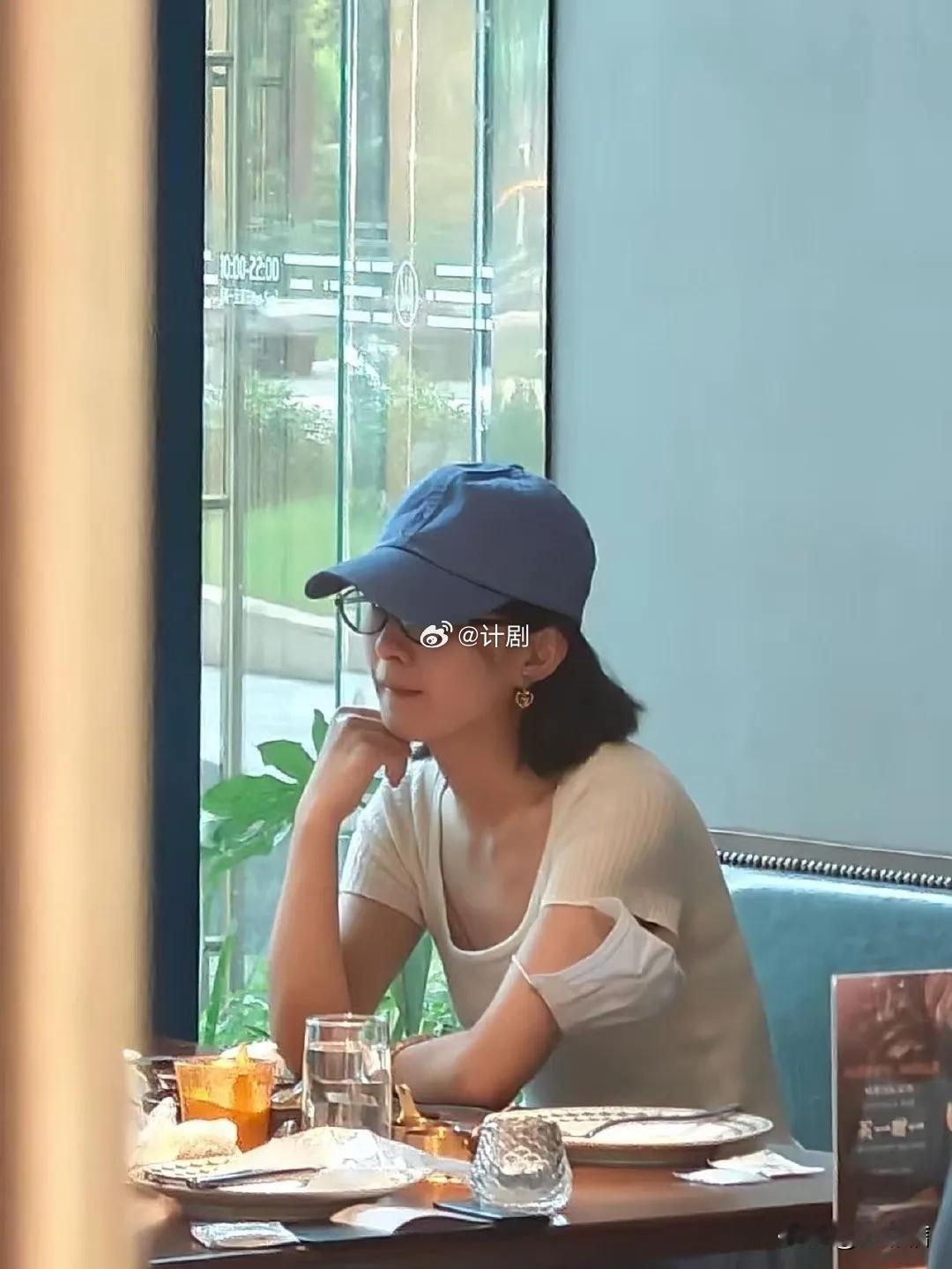 说放长假就放长假，赵丽颖现在的状态和素人没两样了，已经有一年半没进组，就这样放弃