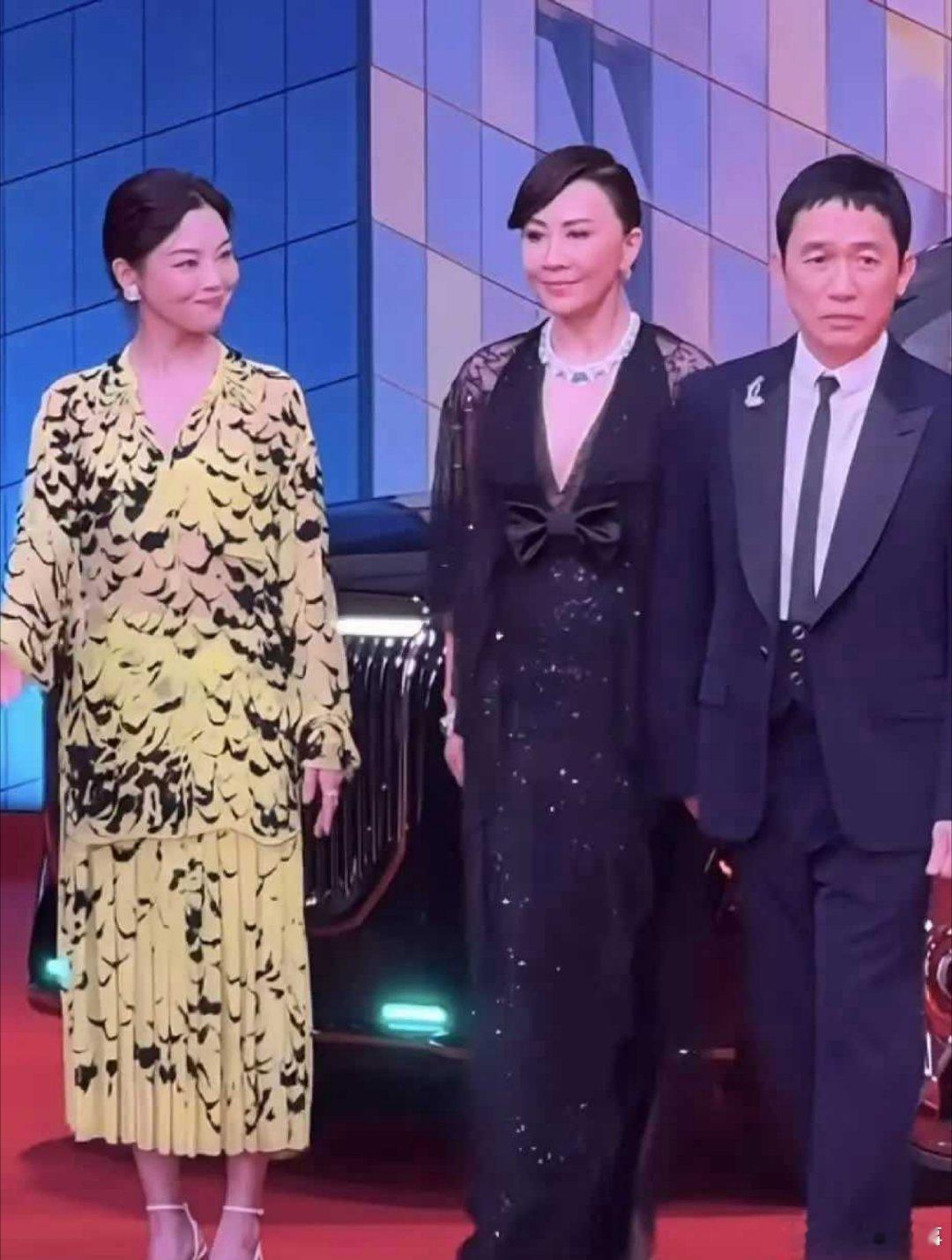 国际影后辛芷蕾真是给足了刘嘉玲的面子上海国际电影节，辛芷蕾才是正宗评委，刘嘉玲不