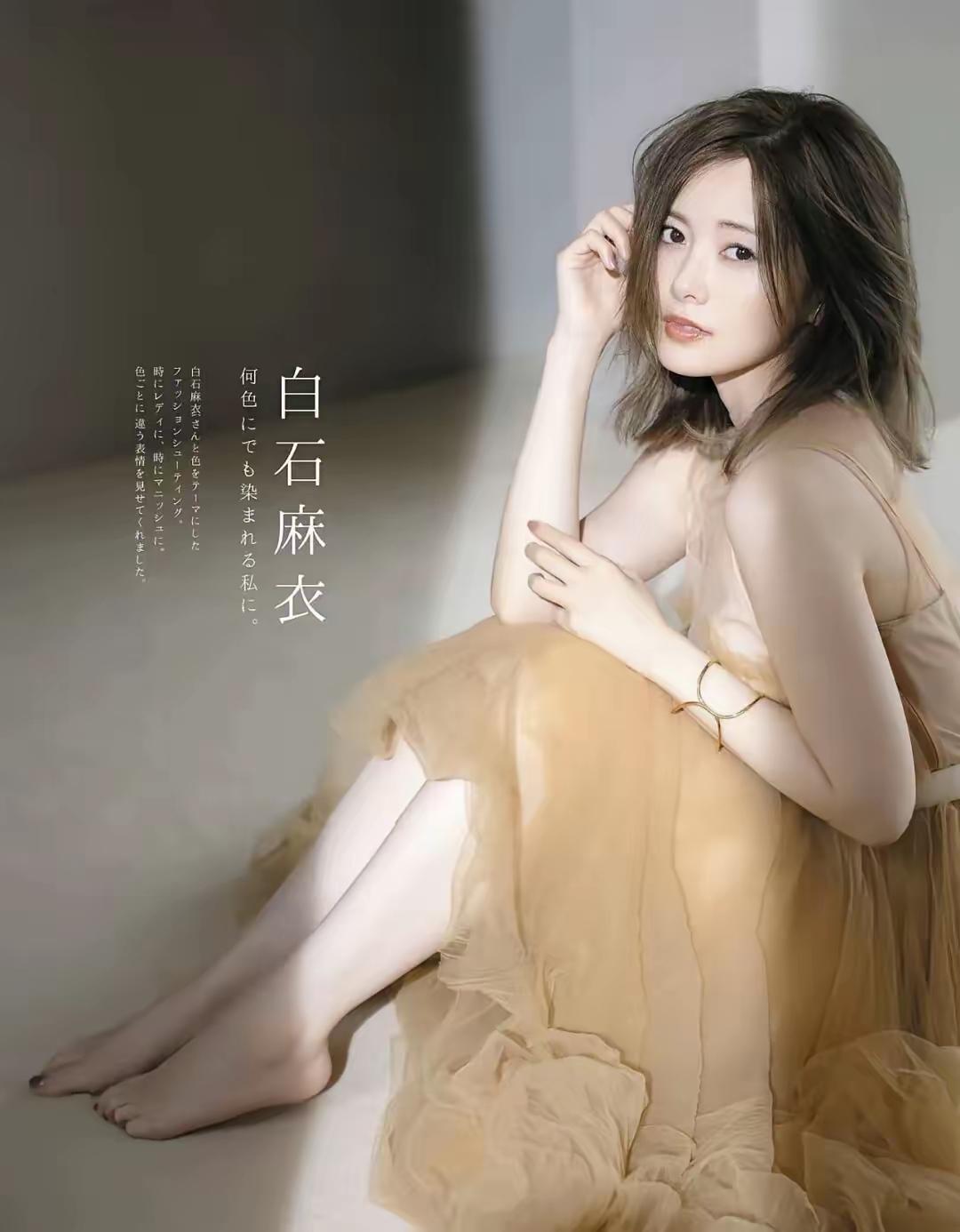 这张人像摄影照片拍得极好构图和谐、光影明暗层次有度，画面质感细腻，人物表情生动