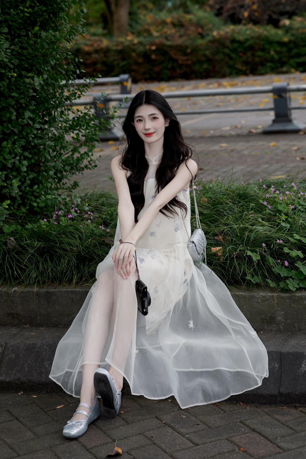 白色连衣裙夏日绝美仙女裙白色初恋裙白月光小个子穿搭
