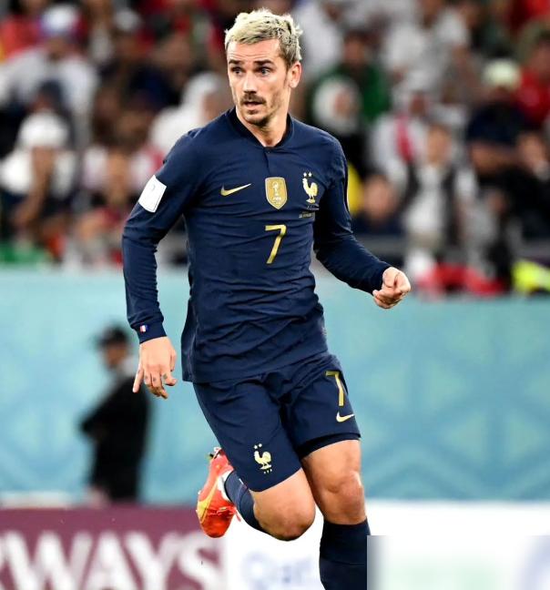 全网都在骂姆巴佩，但我告诉你，法国队真正的命门根本不是他。信息来源：新华社