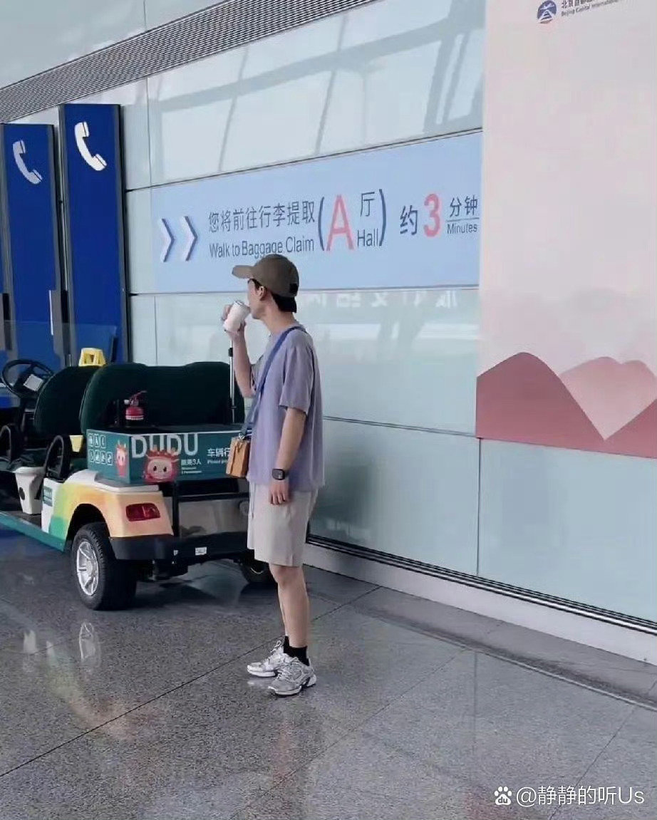 郭麒麟机场被偶遇，整个人真是瘦脱相了，感觉得瘦了50斤。​​​