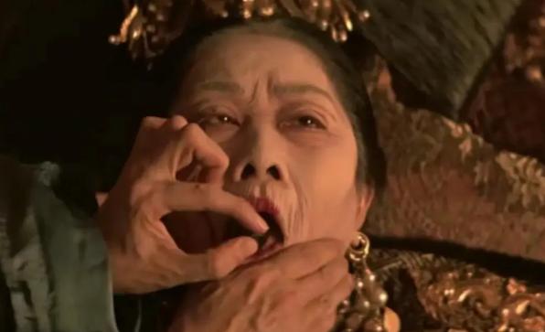 1908年，慈禧临死前一刻，太监看她马上不行了，赶紧给她喝了一碗海龟汤，吊着最后