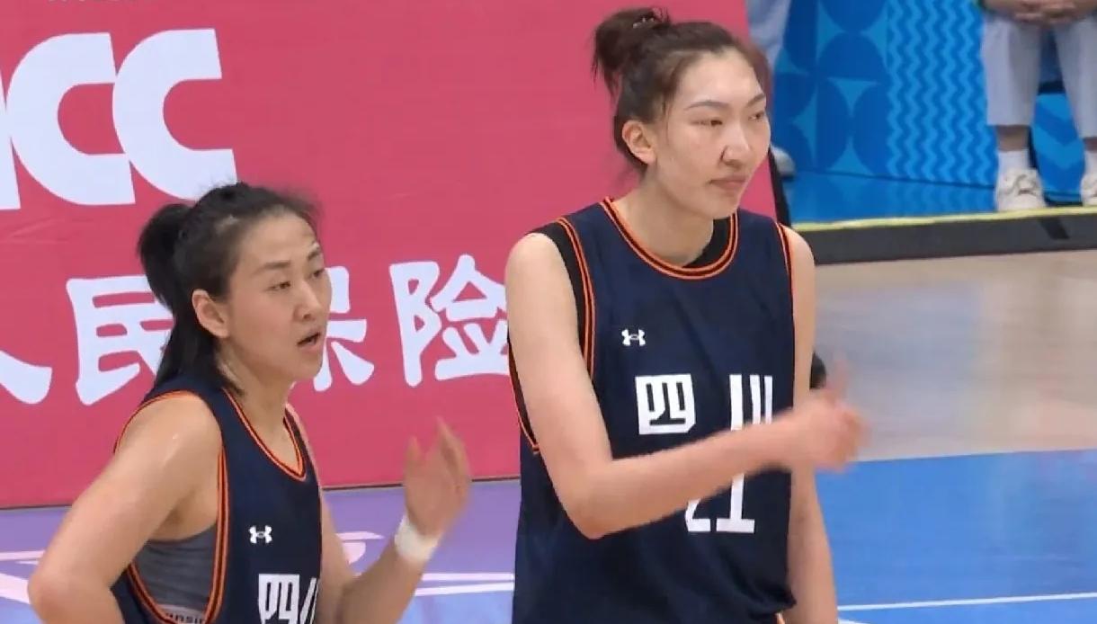 老队员还在啃老！看看四川低迷的状态，目前韩旭和李梦现在和李月汝真是天壤之别！1