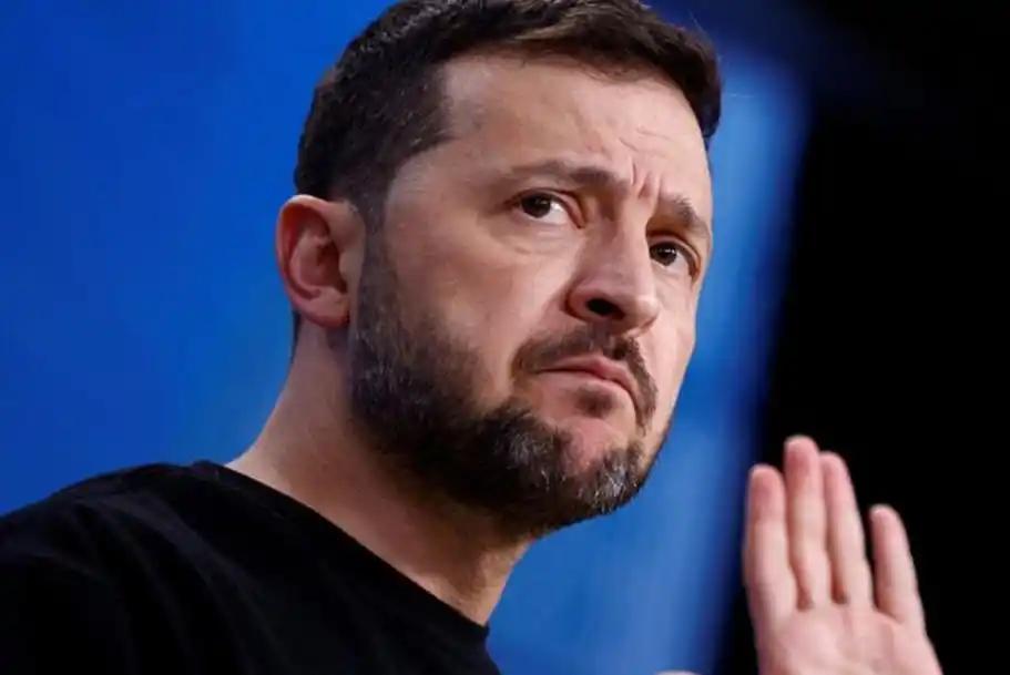 就在今天！2025年12月24日，乌克兰总统泽连斯基在基辅向全世界扔出了一颗重磅