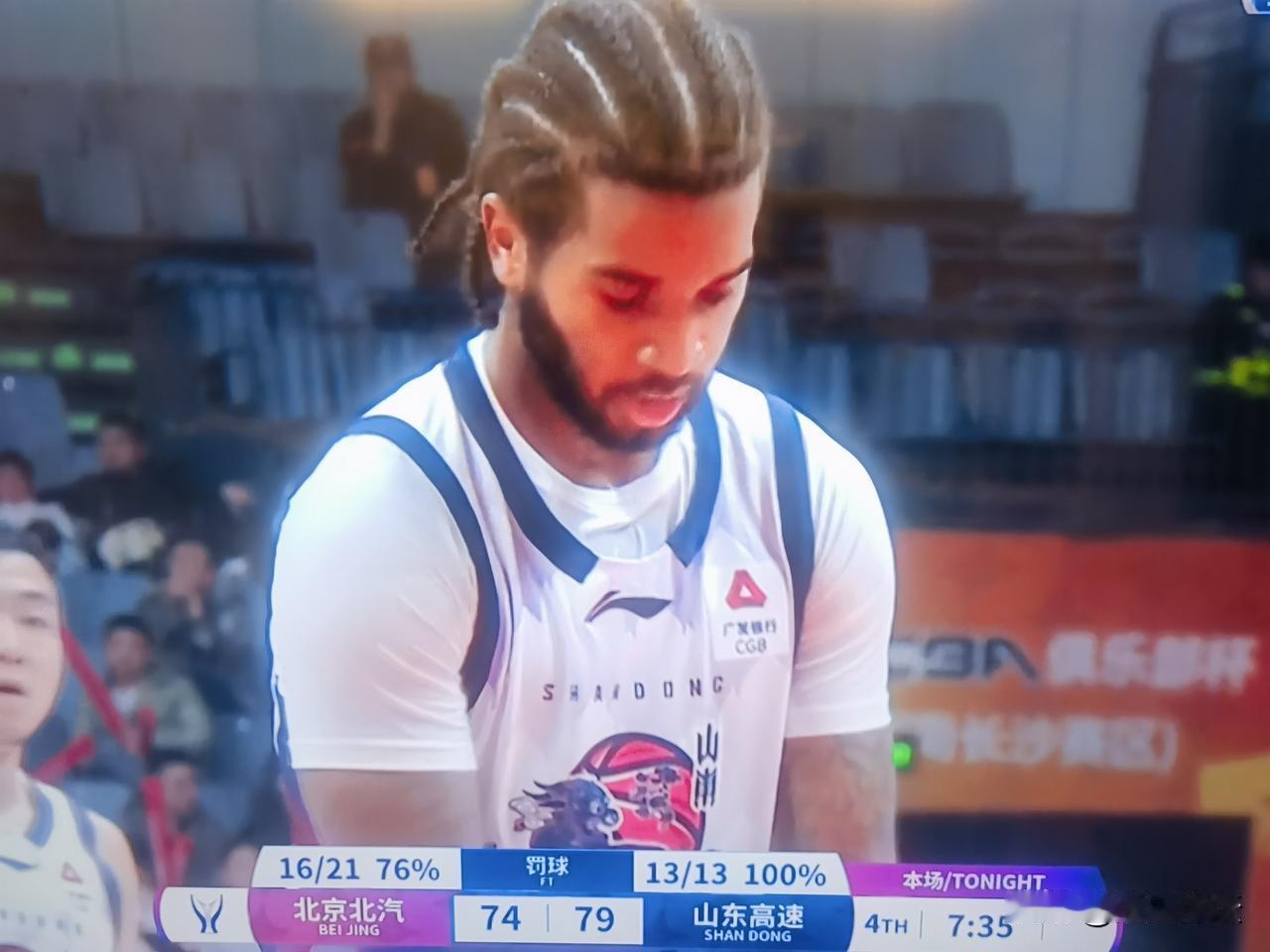 山东高速对阵北京北汽一赛，基本确定了CBA本赛季首发阵容：高诗岩、克里斯、鲍威尔