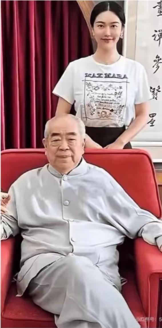 最近大家都在议论，画家范曾87岁“喜得贵子”！这个现象到底是好还是不好？在我国，