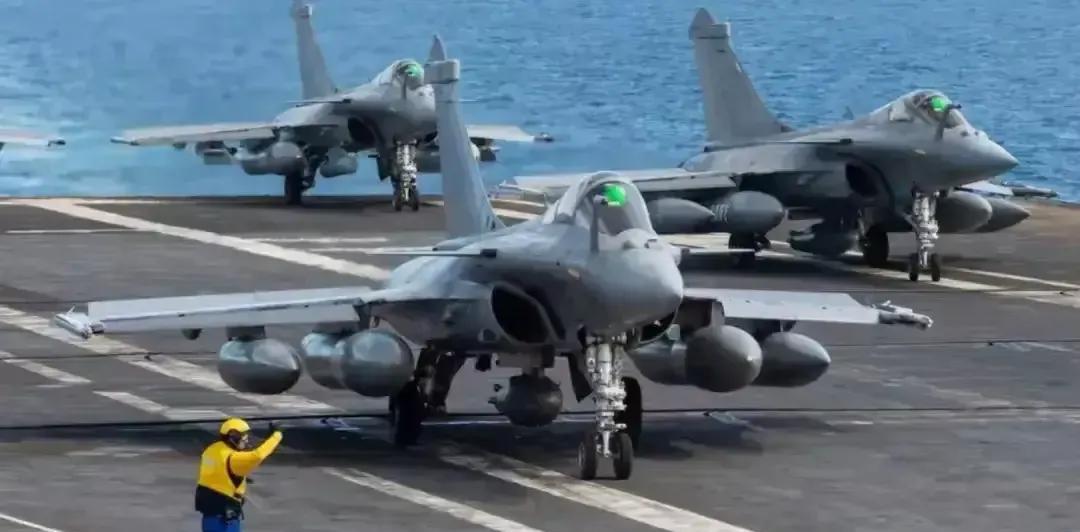 印巴空战结束后首个弃阵风而选歼十的国家浮出水面据路透社5月10日消息，当天乌
